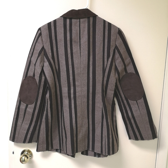 Blazer - Picture 3 of 9